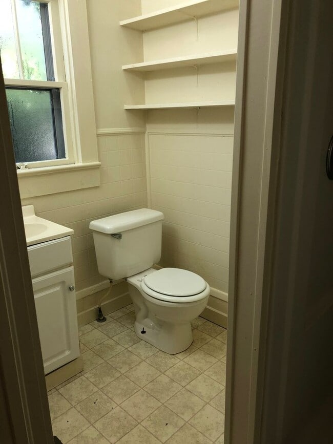 Building Photo - 1211 N Main St