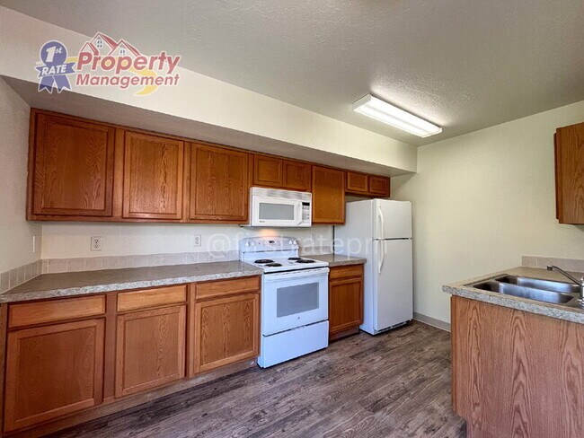 Building Photo - 5940 W Port Pl