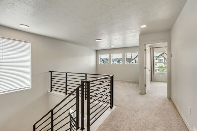 Building Photo - 4 Bedroom 3 Bathroom Home in Eagle Mountain!