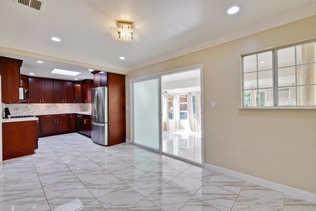 Building Photo - Turnkey Home with Natural Light & Upgrades...