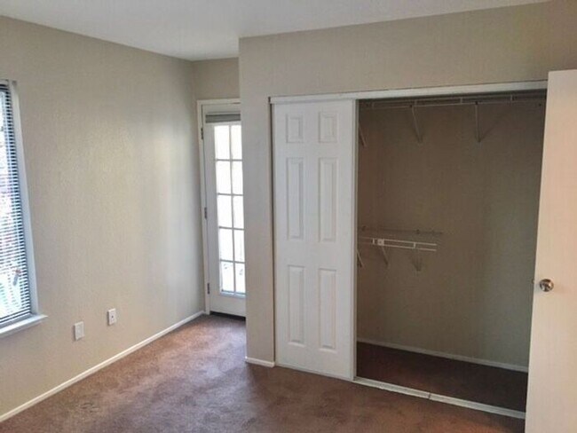 Building Photo - Great 2 bed 2 bath Condo in Hercules -- AV...