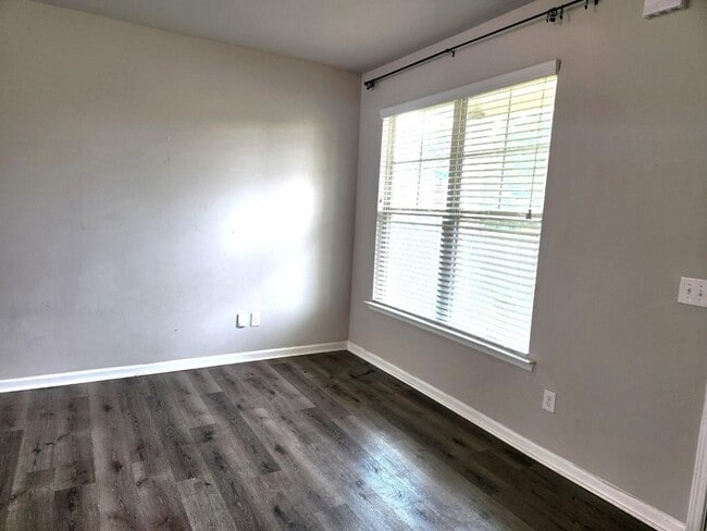 Building Photo - 101 McGinnis Cir