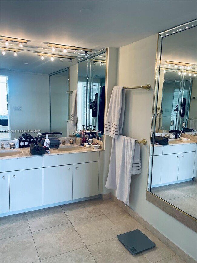 Building Photo - 11113 Biscayne Blvd