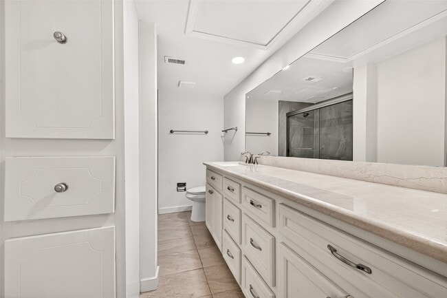 Building Photo - 359 N Post Oak Ln