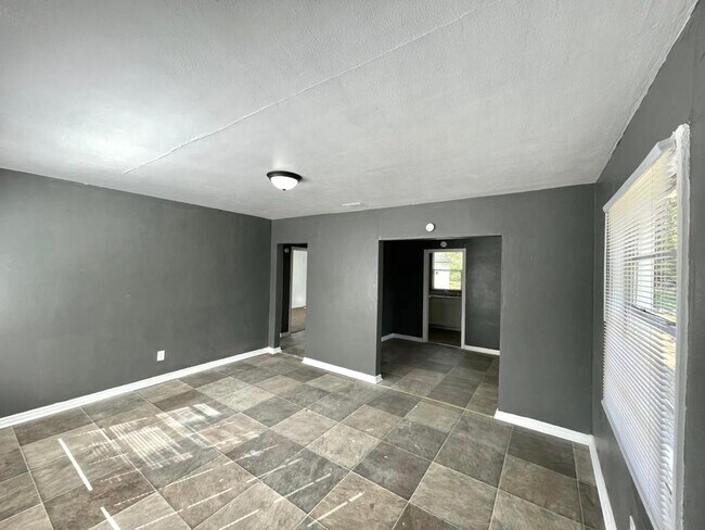 Building Photo - 3101 N 3rd St Cir