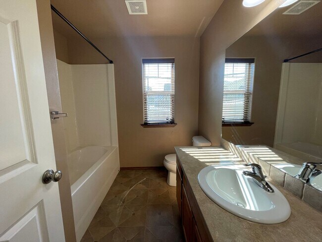 Building Photo - 907 Fawn Cir