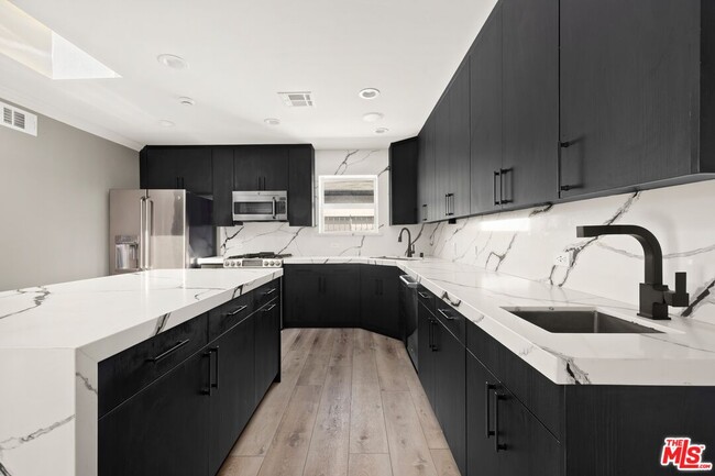 Building Photo - 2011 Stearns Dr