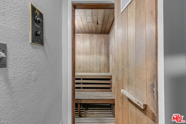 Building Photo - 8535 W Knl Dr