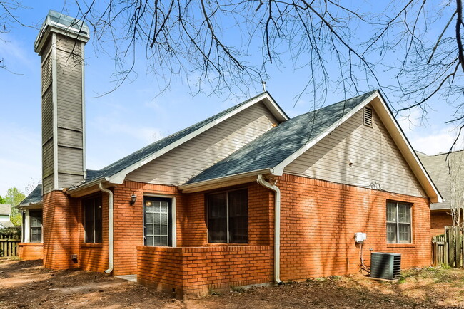 Building Photo - 3330 Salem Cove Dr