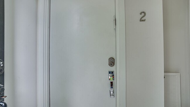 Building Photo - Luxurious Living in NW DC!