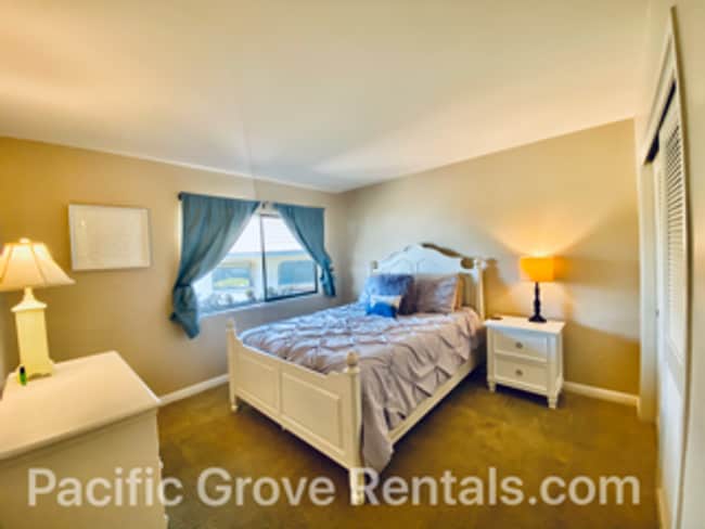 Building Photo - Amazing Views from this 3-Bedroom 3 Bath C...