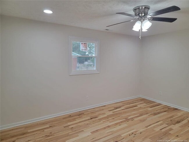 Building Photo - 3202 Periwinkle Dr