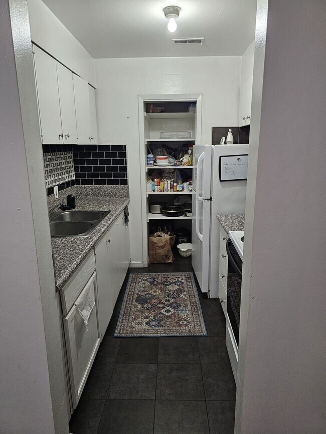 Building Photo - 68 E 200 S