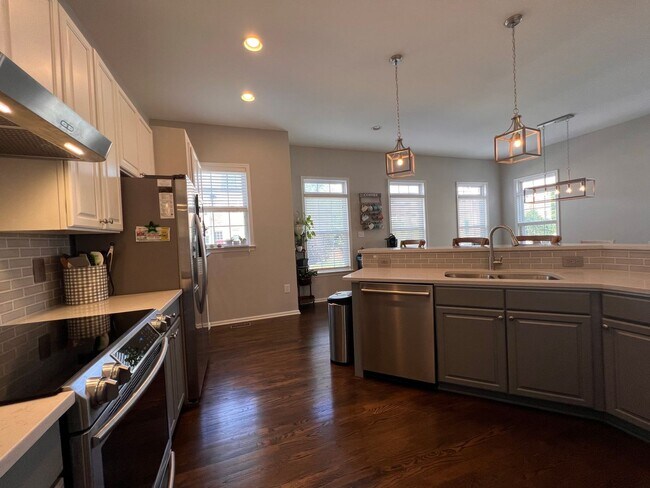 Building Photo - Heart's Desire End Unit Townhome 2700+ SqFt - Lowes Island