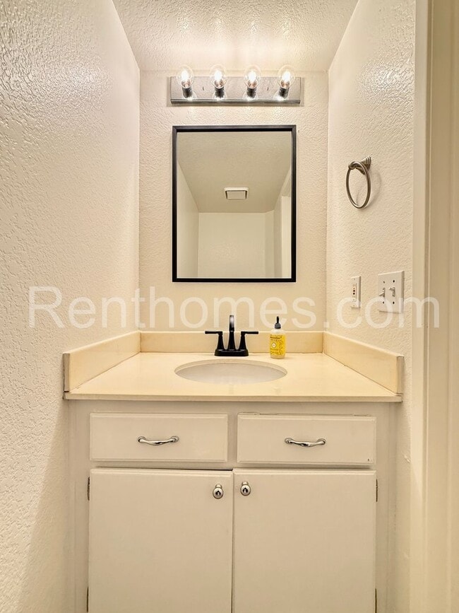 Building Photo - 23835 Cork Oak Cir