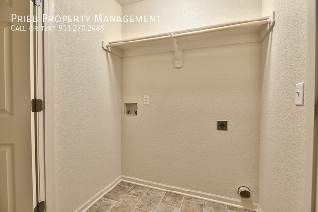 Building Photo - Parkview Townhome - Available February 26th