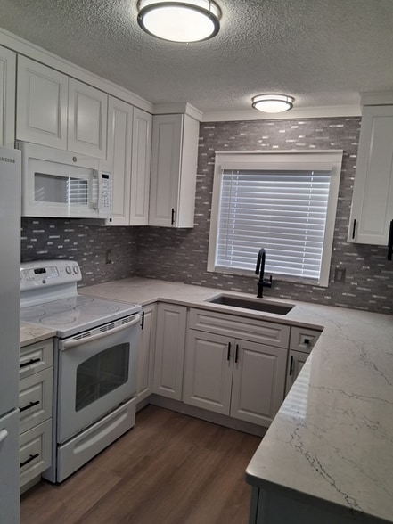 Building Photo - 308 Banana St