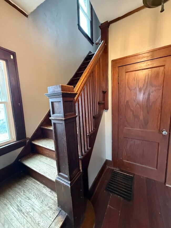 Building Photo - 3 Bedroom / 1 Bath house with Garage in Peoria