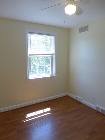 Building Photo - 1129 Gleneagle Rd