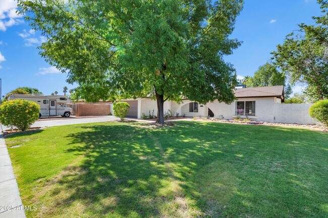 Building Photo - 4837 E Pershing Ave