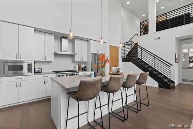 Building Photo - 1735 Central St