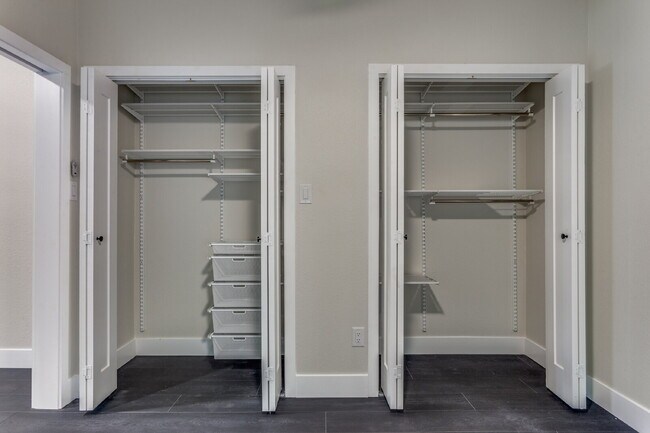 Building Photo - 2823 W Cantey St