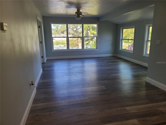 Building Photo - 6540 Lincoln Rd