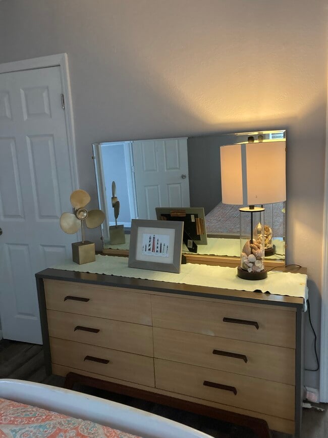 Building Photo - 420 Cartwright St