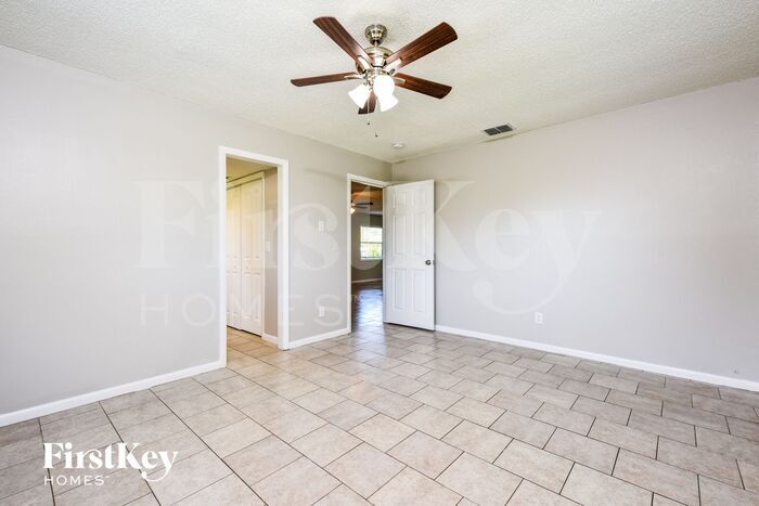 Building Photo - 656 Canal Dr