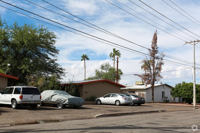 Primary Photo - 4350 E Fairmount St