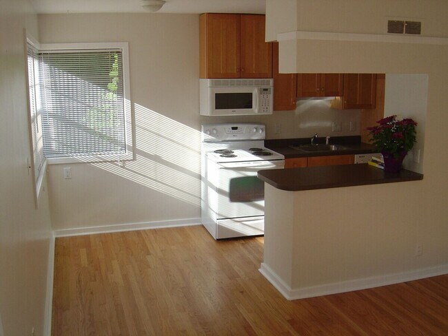 Building Photo - 819 Rider St