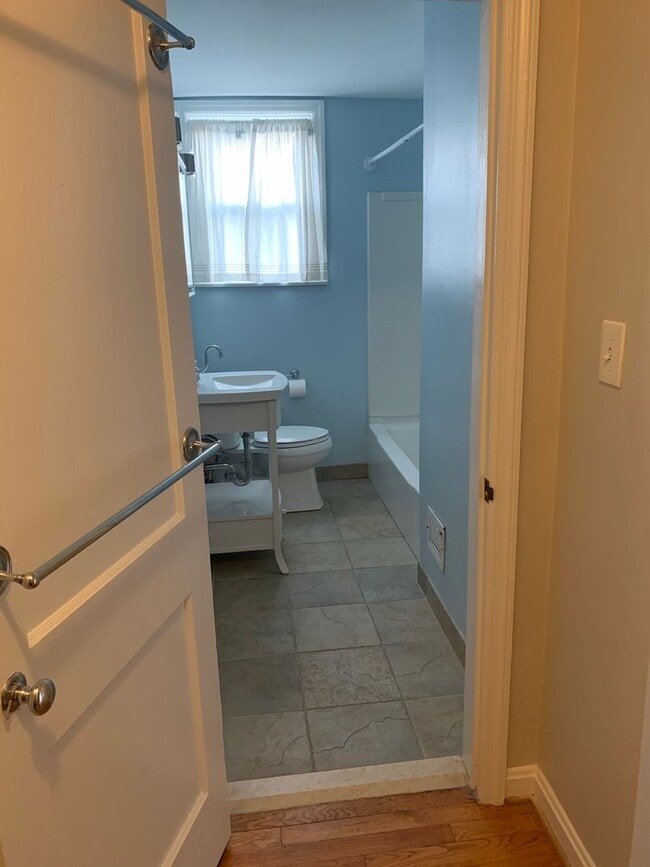 Building Photo - Charming Trolley Area Brick Townhome