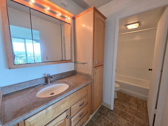 Building Photo - AVAILABLE NOW! 1 bed, 1 bath with 1 parking in Aiea