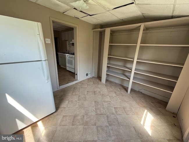 Building Photo - 16 Delsea Dr N