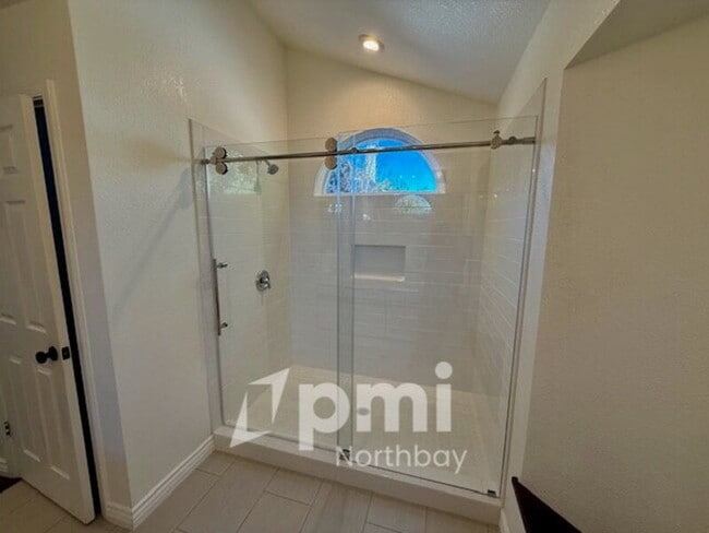 Building Photo - 1126 Meadowlark Dr
