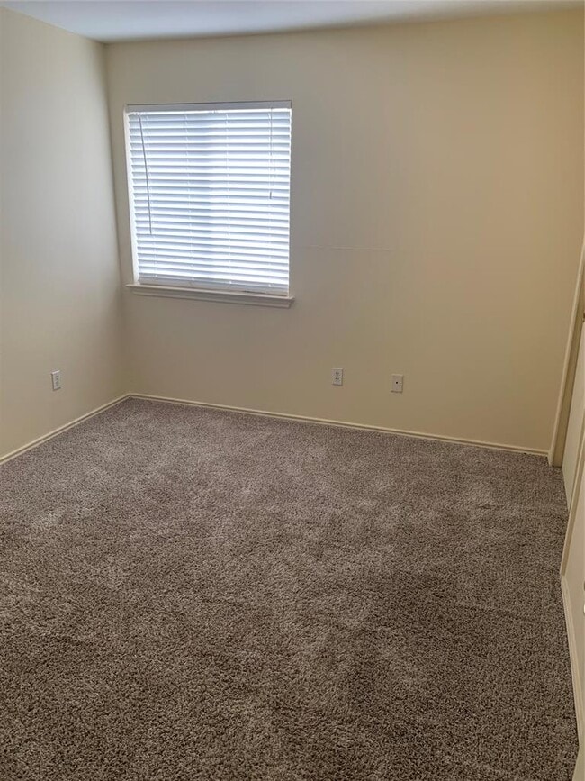 Building Photo - 11904 Lima Dr