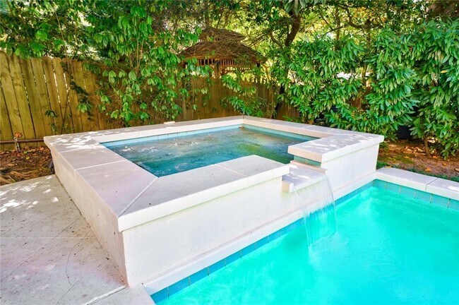 Building Photo - 868 Rosedale Rd NE