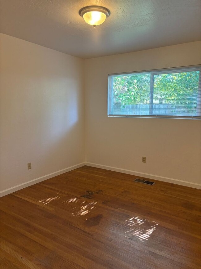 Building Photo - Bennett Valley 3 bedroom 2 bath Home!