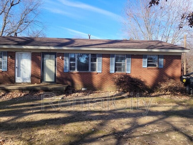Primary Photo - 103 Crawford Ave