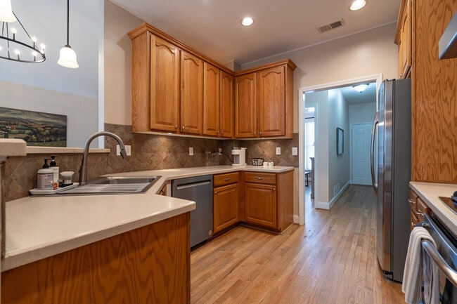 Building Photo - 350 Park Creek Ridge