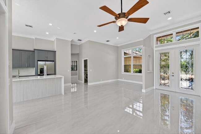 Building Photo - 3043 Lakewood Dr