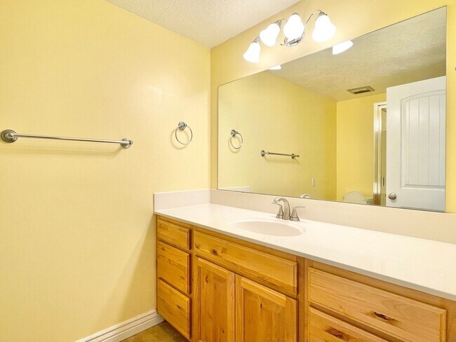 Building Photo - Skiers Haven Near Cottonwood Canyons!