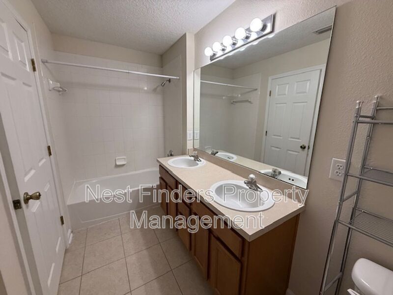 Building Photo - 808 S Black Cherry Dr