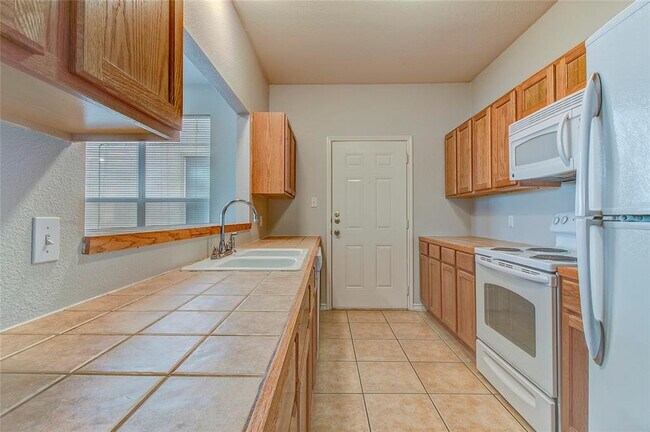 Building Photo - 126 Sandstone Dr