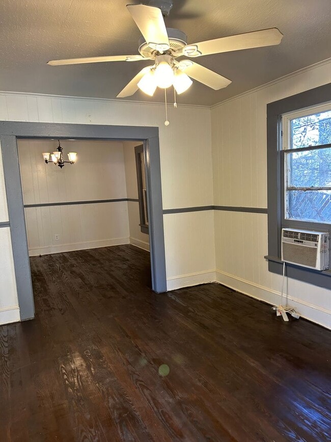 Building Photo - 1112 Andrew Querbes St