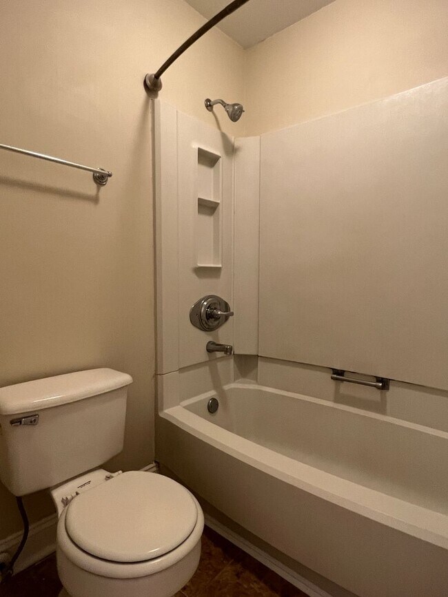 Building Photo - 2 Bedrooms w/ Scenic View