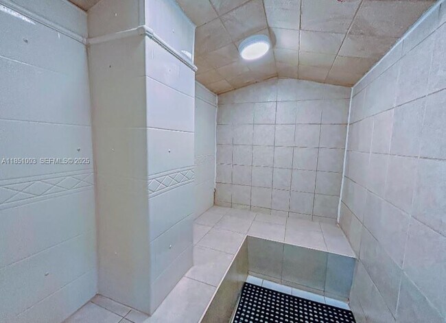 Building Photo - 2030 S Ocean Dr