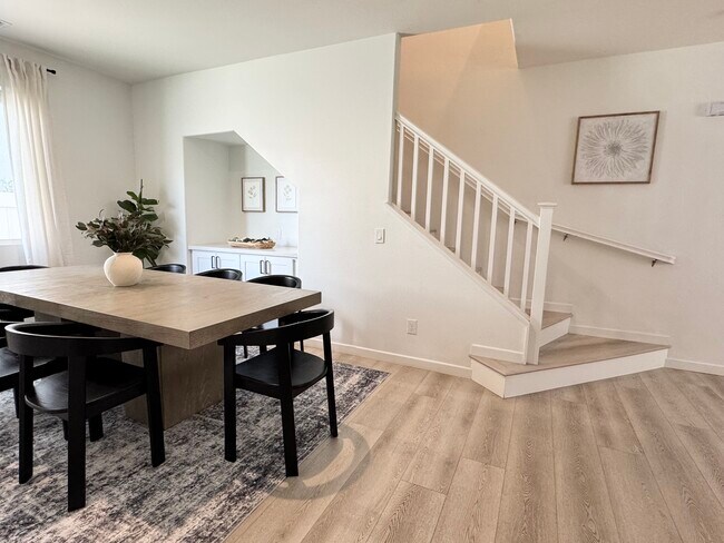 Building Photo - 297 Mildred St