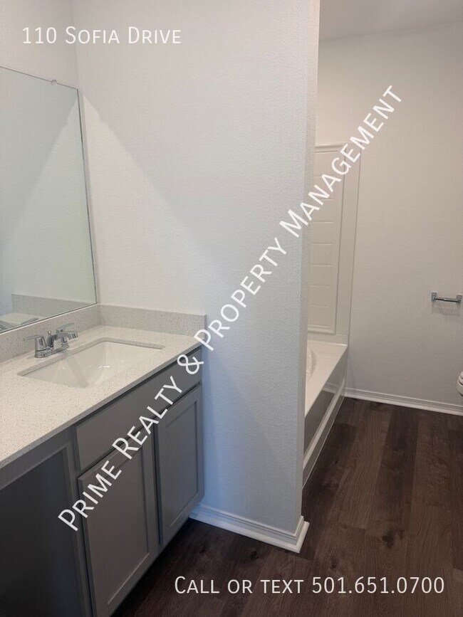 Building Photo - 110 Sofia Dr