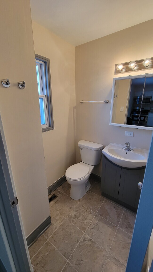 Building Photo - 3701 Forest Ave